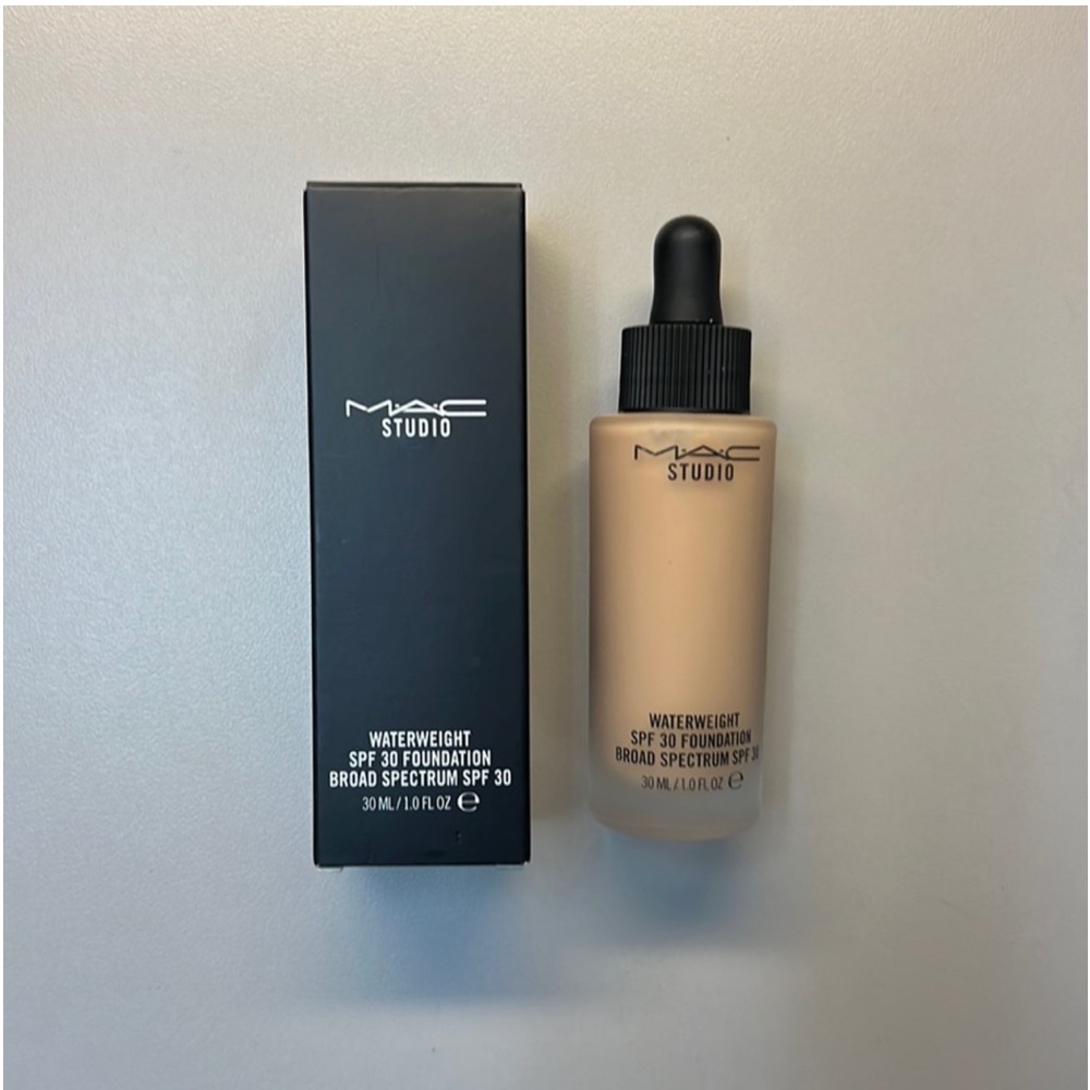 MAC Studio Waterweight SPF 30 foundation
NC30 makeup.